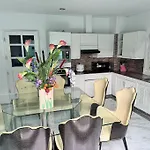 芭提雅南路4卧4卫 Blue Star Pool Villa 近步行街和夜市