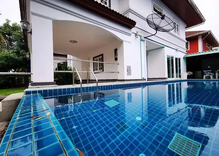 芭提雅南路4卧4卫 Blue Star Pool Villa 近步行街和夜市