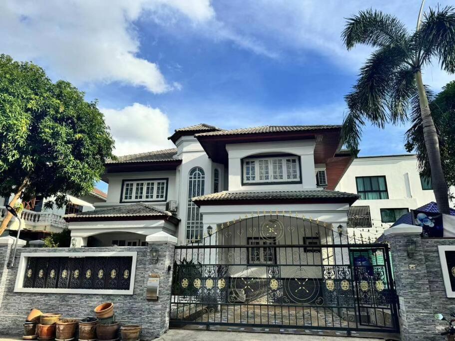 芭提雅南路4卧4卫 Blue Star Pool 近步行街和夜市 Pattaya