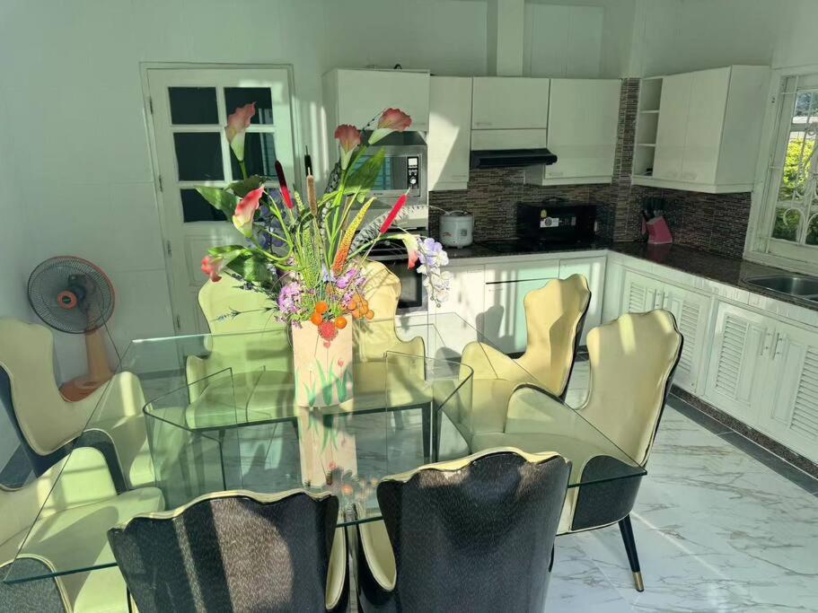 芭提雅南路4卧4卫 Blue Star Pool 近步行街和夜市 Villa Pattaya